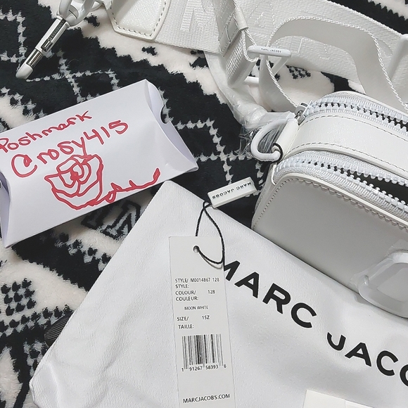 New❄️ALL WHITE🤍MARC JACOBS SNAPSHOT WINTER BAG MINIMALIST blogger camera bag - Picture 16 of 17